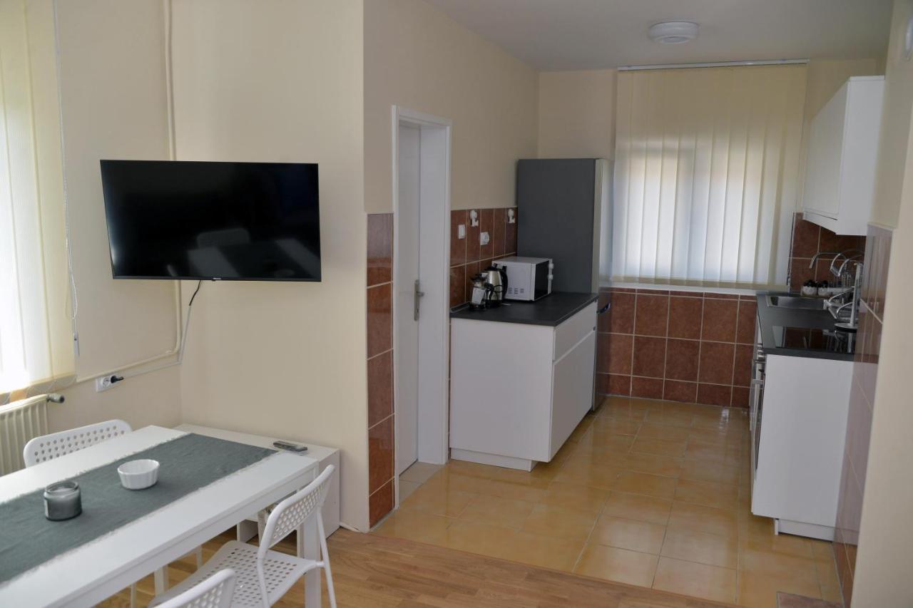Affordable And Newly Renovated 1-Bedroom Apartment Kraljevo Exterior foto