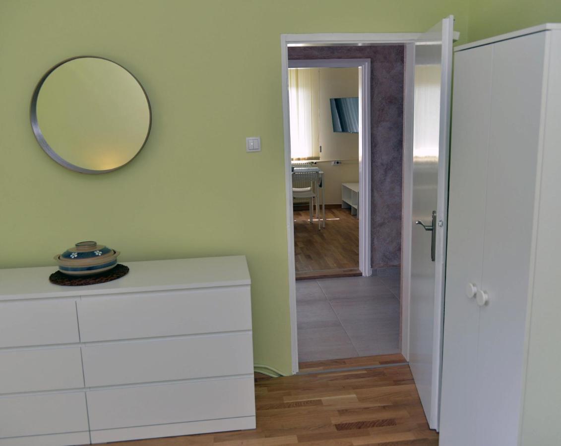 Affordable And Newly Renovated 1-Bedroom Apartment Kraljevo Exterior foto